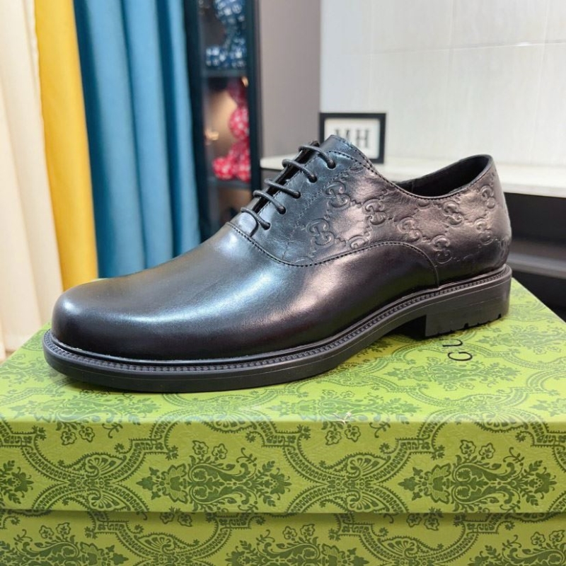 G*u*i leather shoes